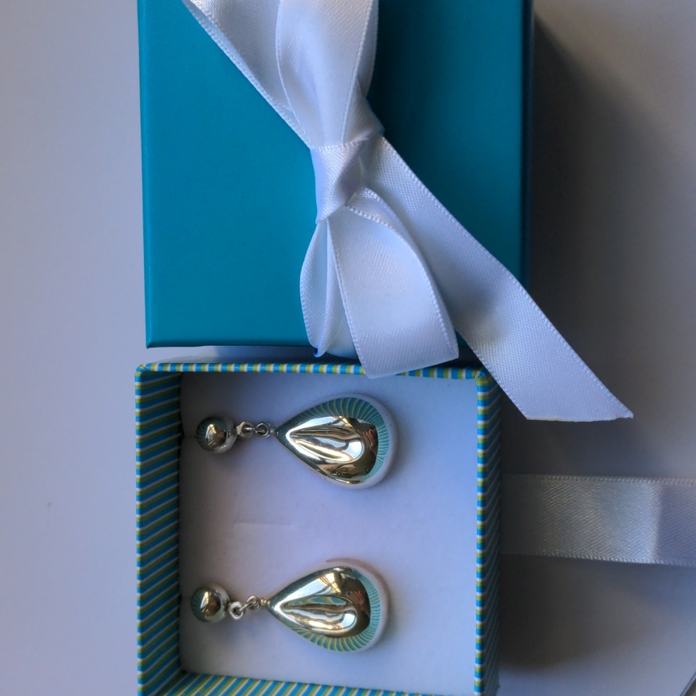 Vintage  Solid Sterling Silver drop  dangle earrings. 1 1/2" Long, Gift box, EUC
